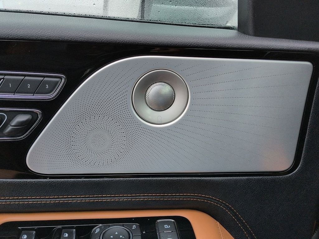 Thumbnail: 2022 Lincoln Aviator - 37