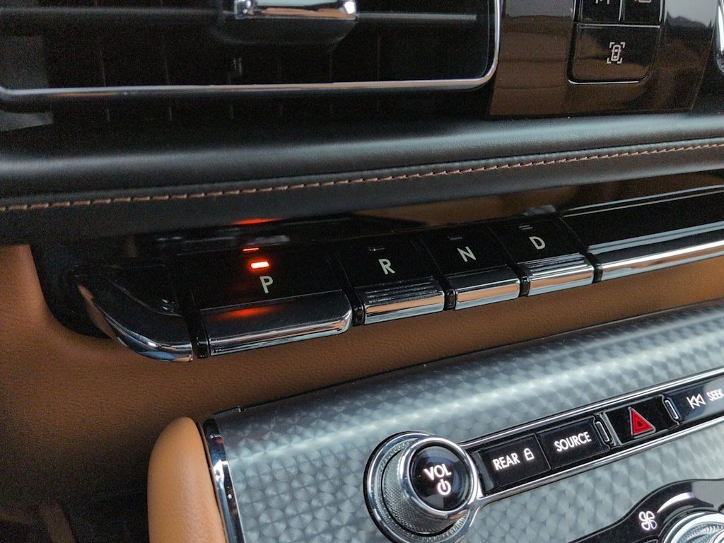 Thumbnail: 2022 Lincoln Aviator - 39