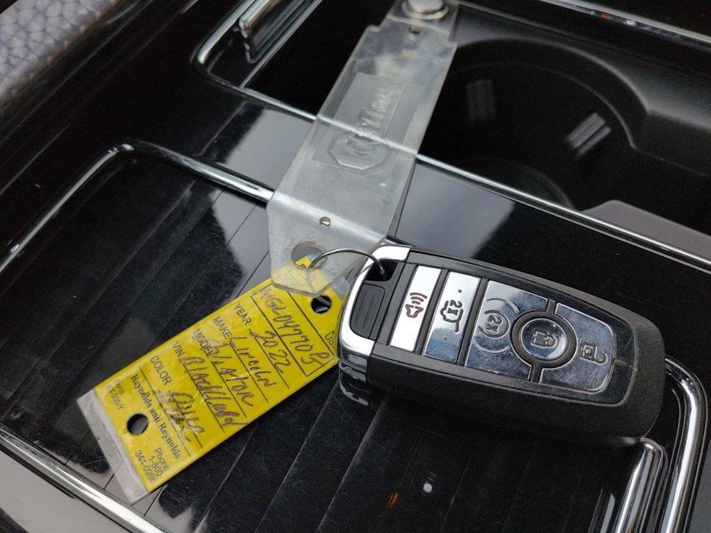 Thumbnail: 2022 Lincoln Aviator - 18