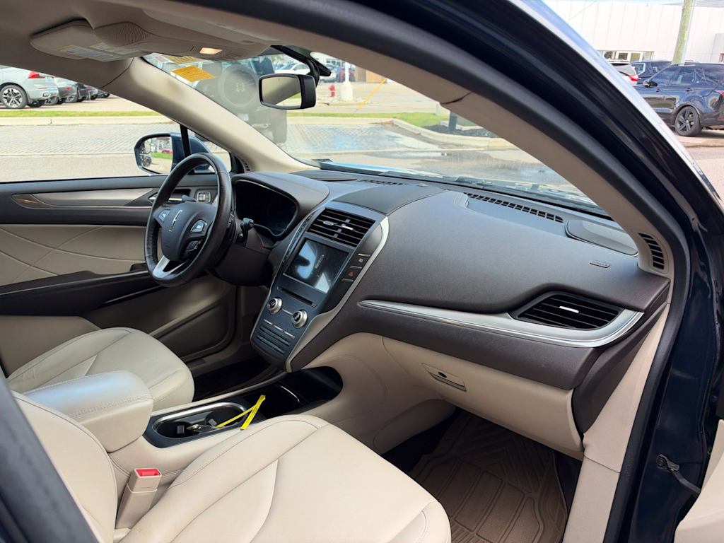 Thumbnail: 2017 Lincoln MKC - 9