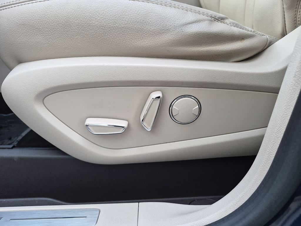 Thumbnail: 2017 Lincoln MKC - 25