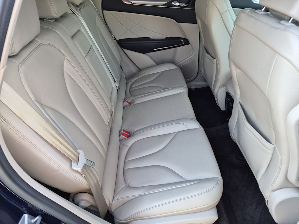 Thumbnail: 2017 Lincoln MKC - 27
