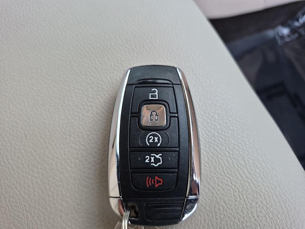Thumbnail: 2017 Lincoln MKC - 17