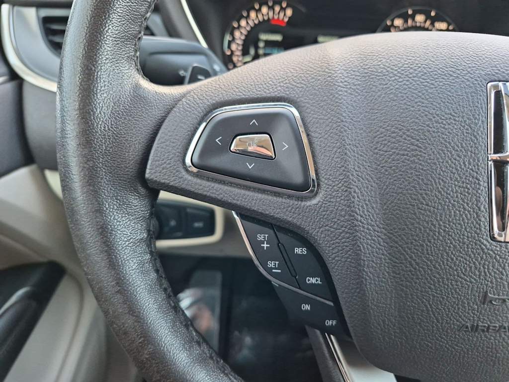 Thumbnail: 2017 Lincoln MKC - 29