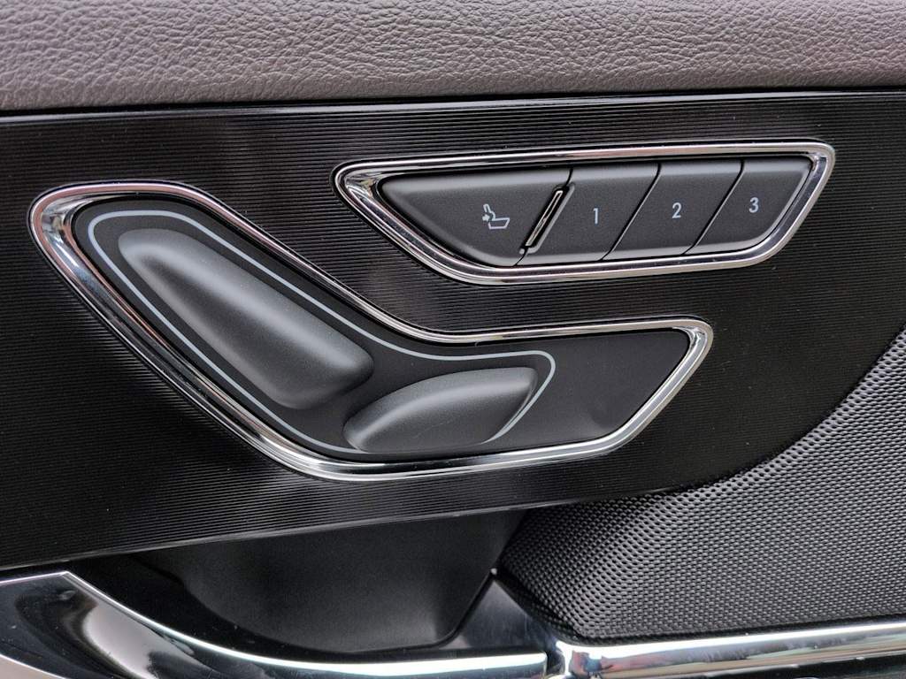 Thumbnail: 2021 Lincoln Corsair - 26