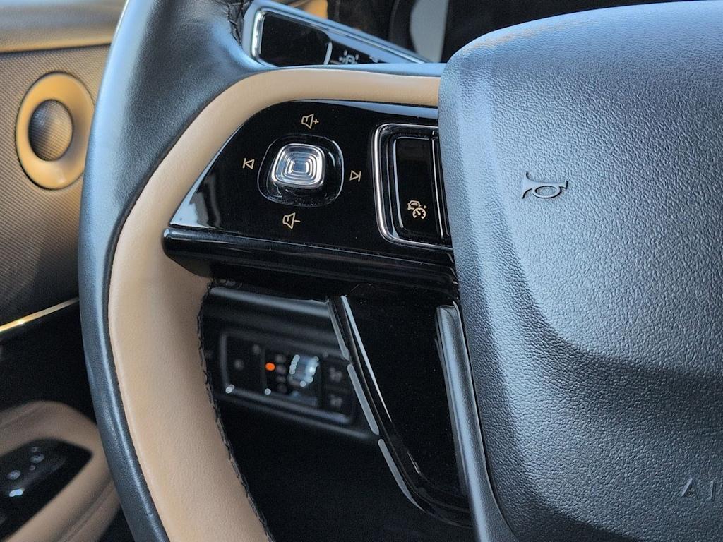 Thumbnail: 2021 Lincoln Corsair - 29