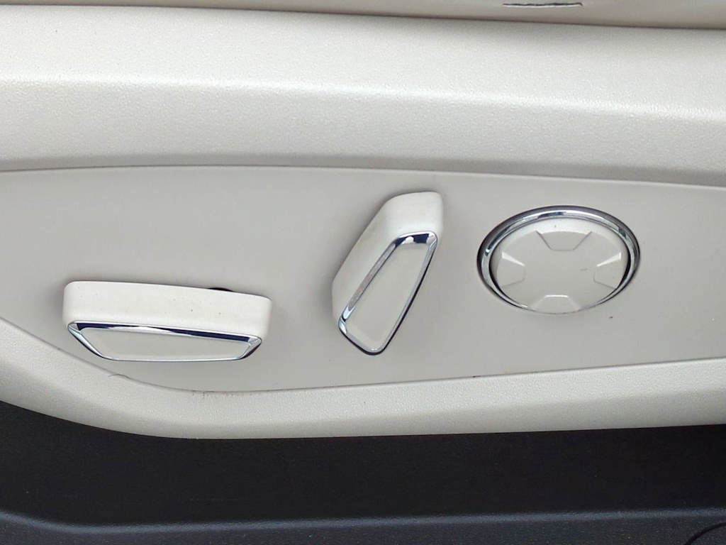 Thumbnail: 2019 Lincoln MKC - 25