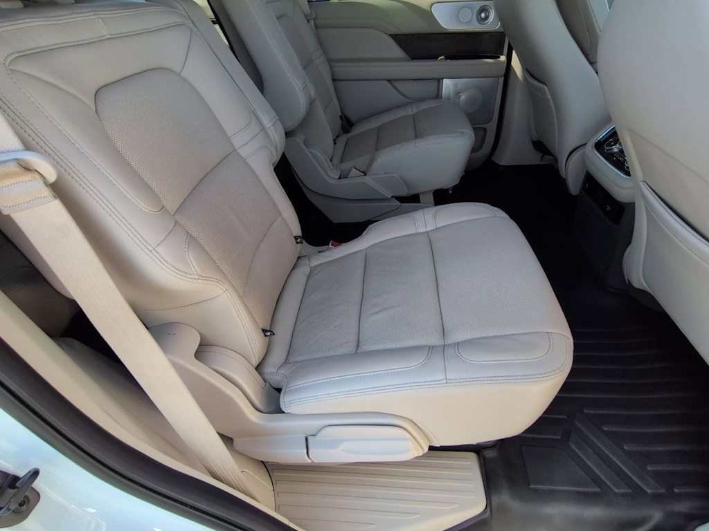 Thumbnail: 2021 Lincoln Navigator - 27