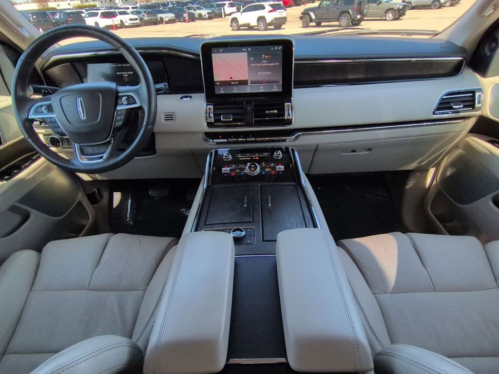 Thumbnail: 2021 Lincoln Navigator - 10