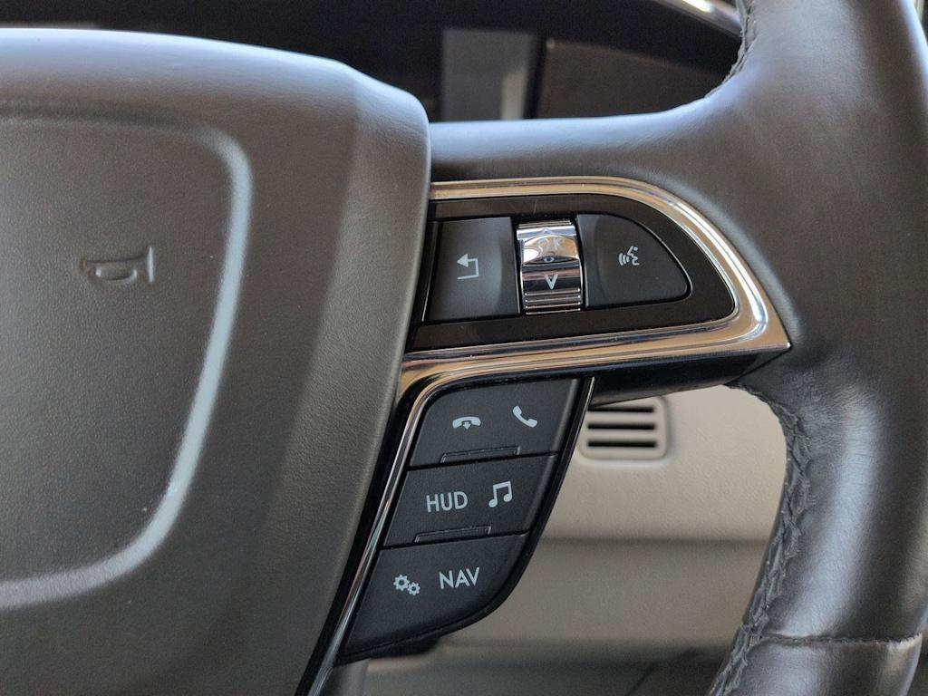 Thumbnail: 2021 Lincoln Navigator - 31