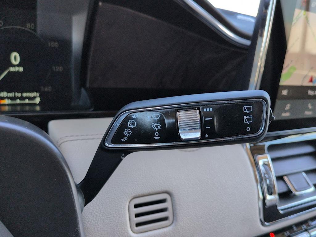 Thumbnail: 2021 Lincoln Navigator - 32