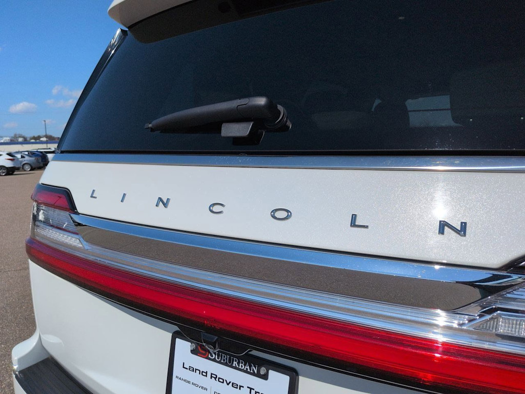 Thumbnail: 2021 Lincoln Navigator - 7