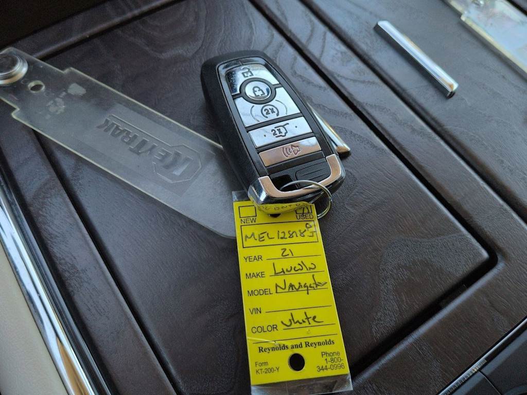 Thumbnail: 2021 Lincoln Navigator - 38