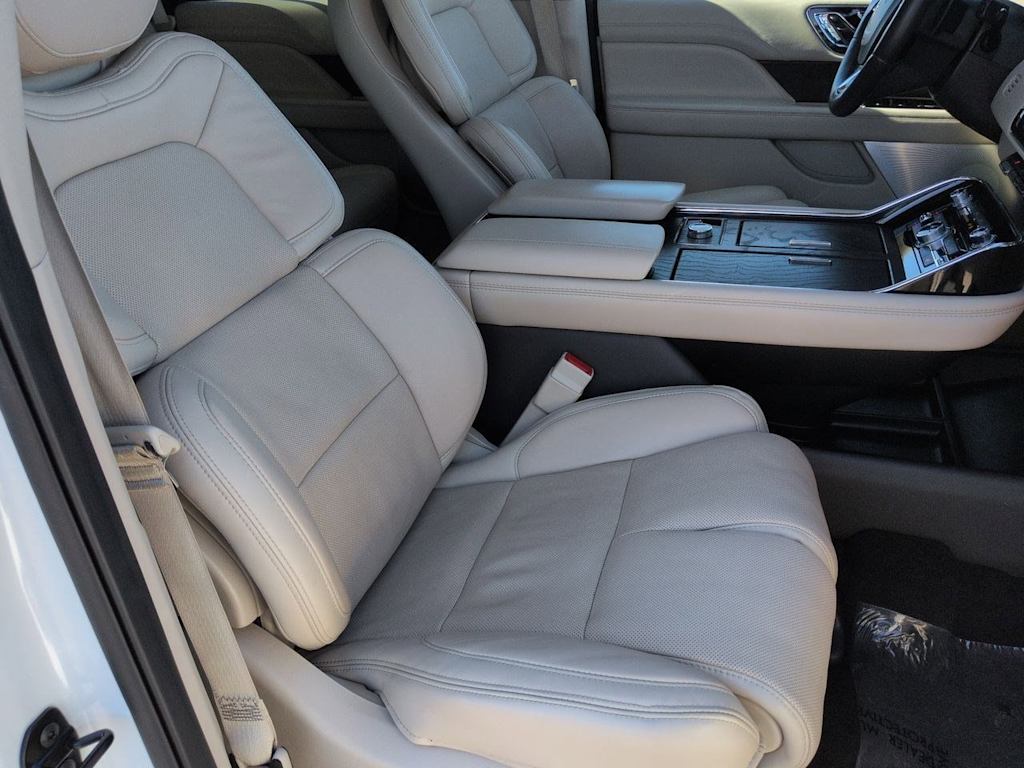 Thumbnail: 2021 Lincoln Navigator - 29