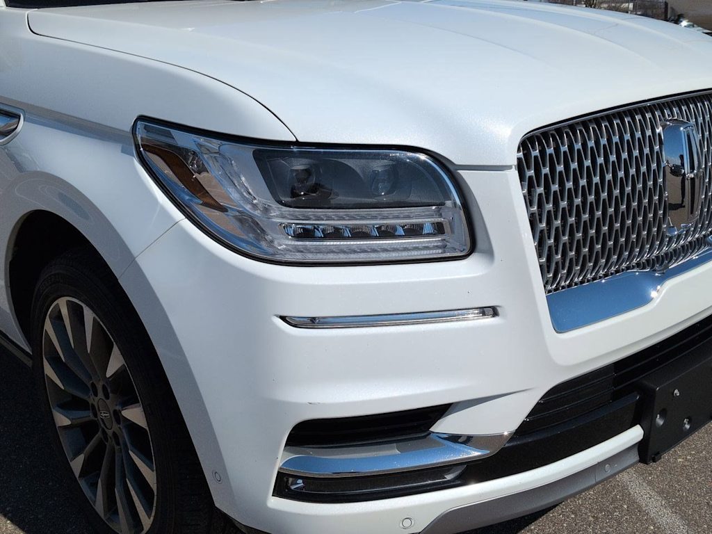 Thumbnail: 2021 Lincoln Navigator - 23