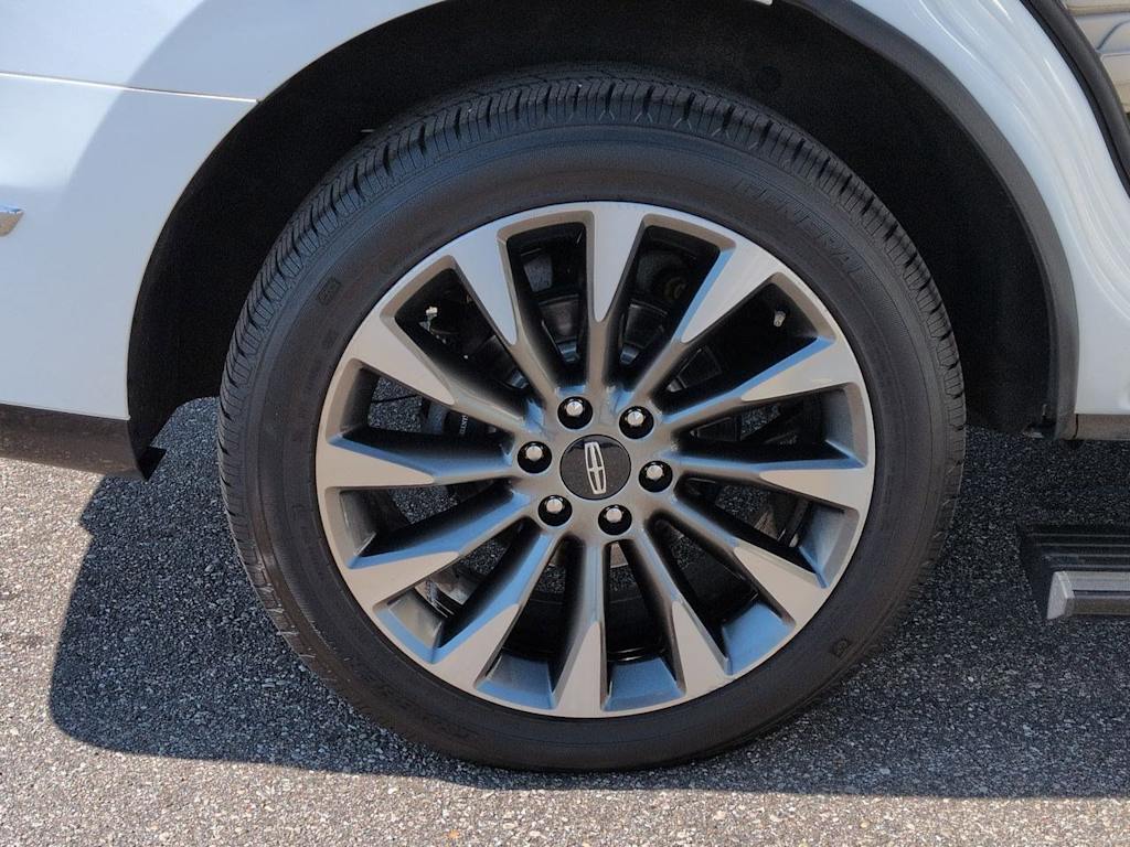 Thumbnail: 2021 Lincoln Navigator - 8
