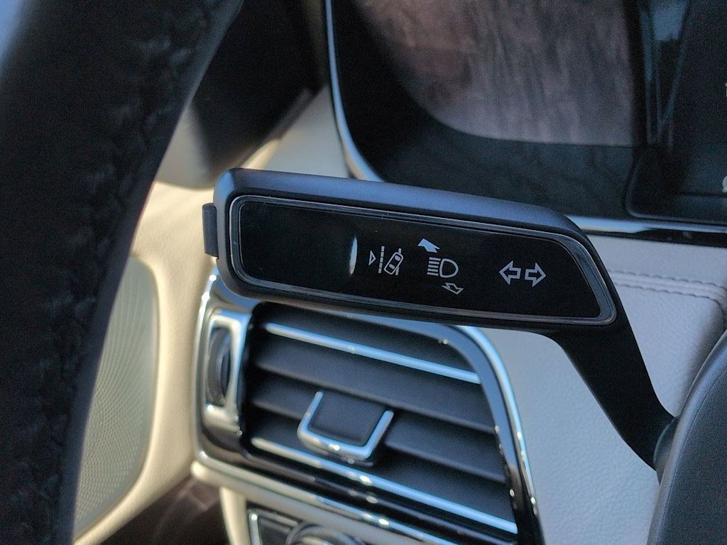 Thumbnail: 2021 Lincoln Navigator - 16