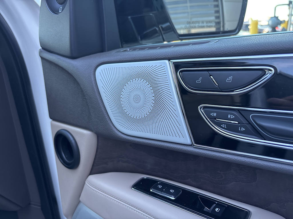 Thumbnail: 2023 Lincoln Navigator L - 25