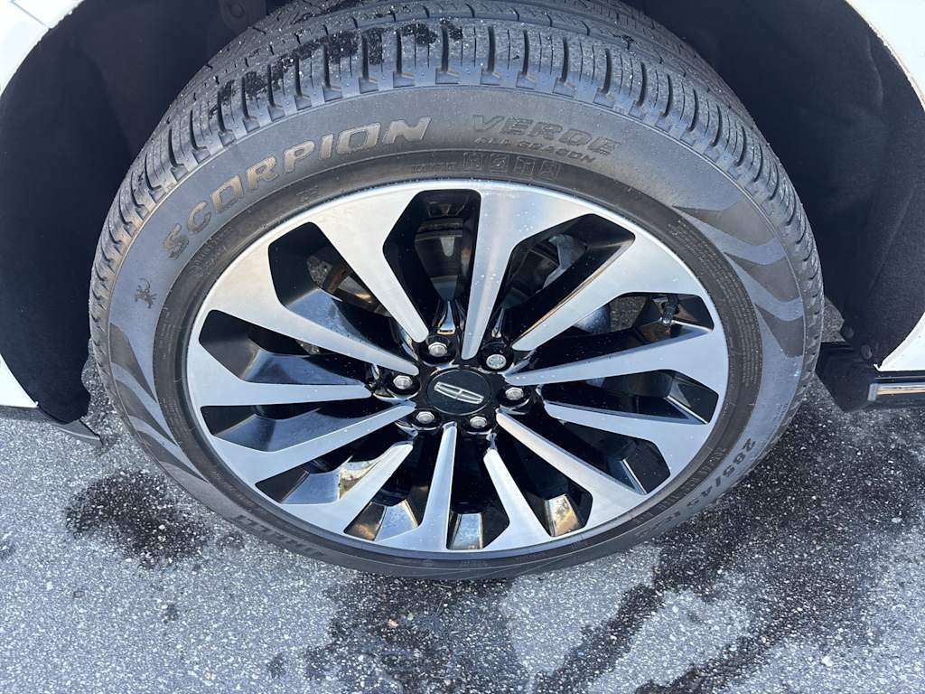 Thumbnail: 2023 Lincoln Navigator L - 22