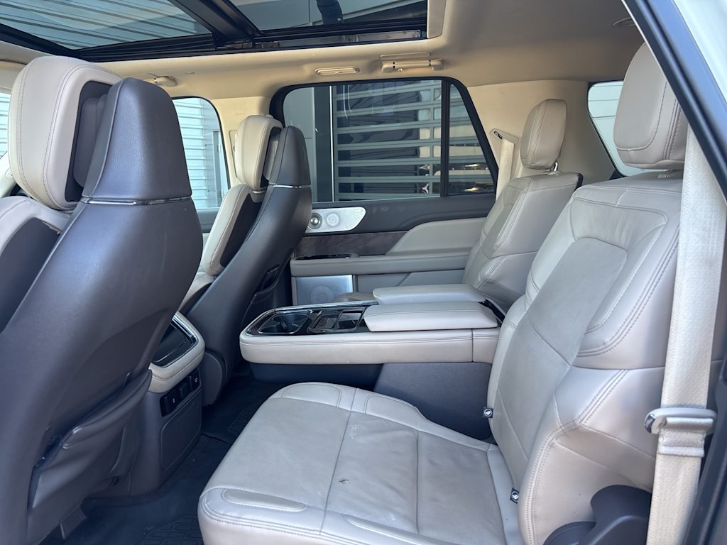 Thumbnail: 2023 Lincoln Navigator L - 12