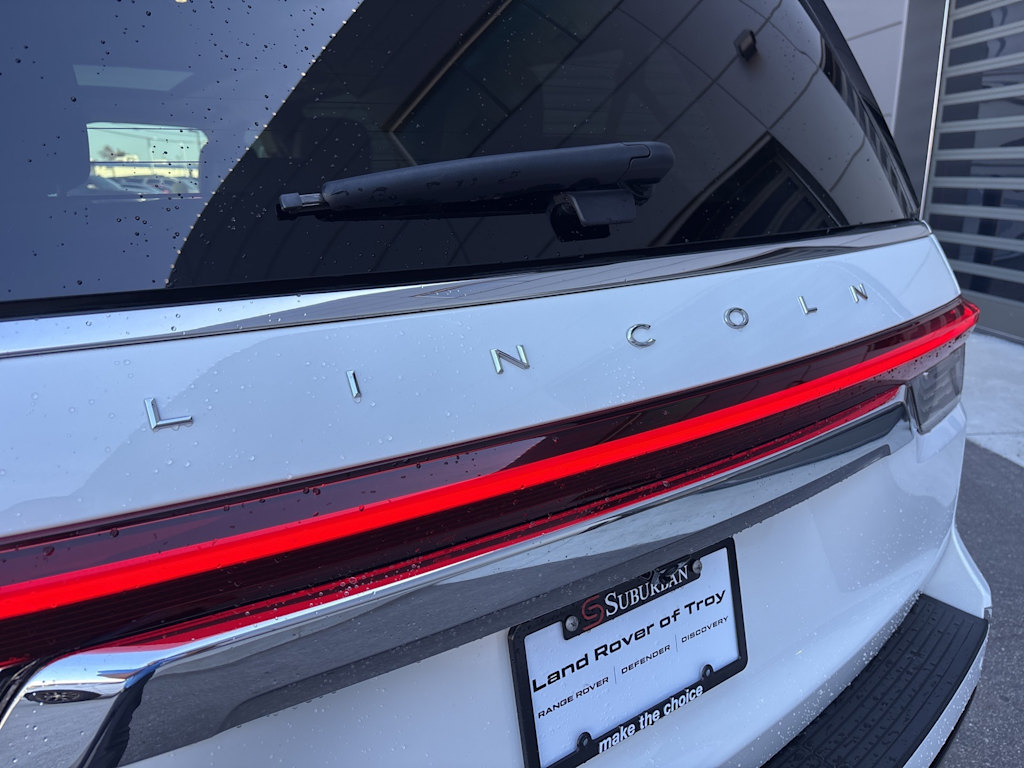 Thumbnail: 2023 Lincoln Navigator L - 26