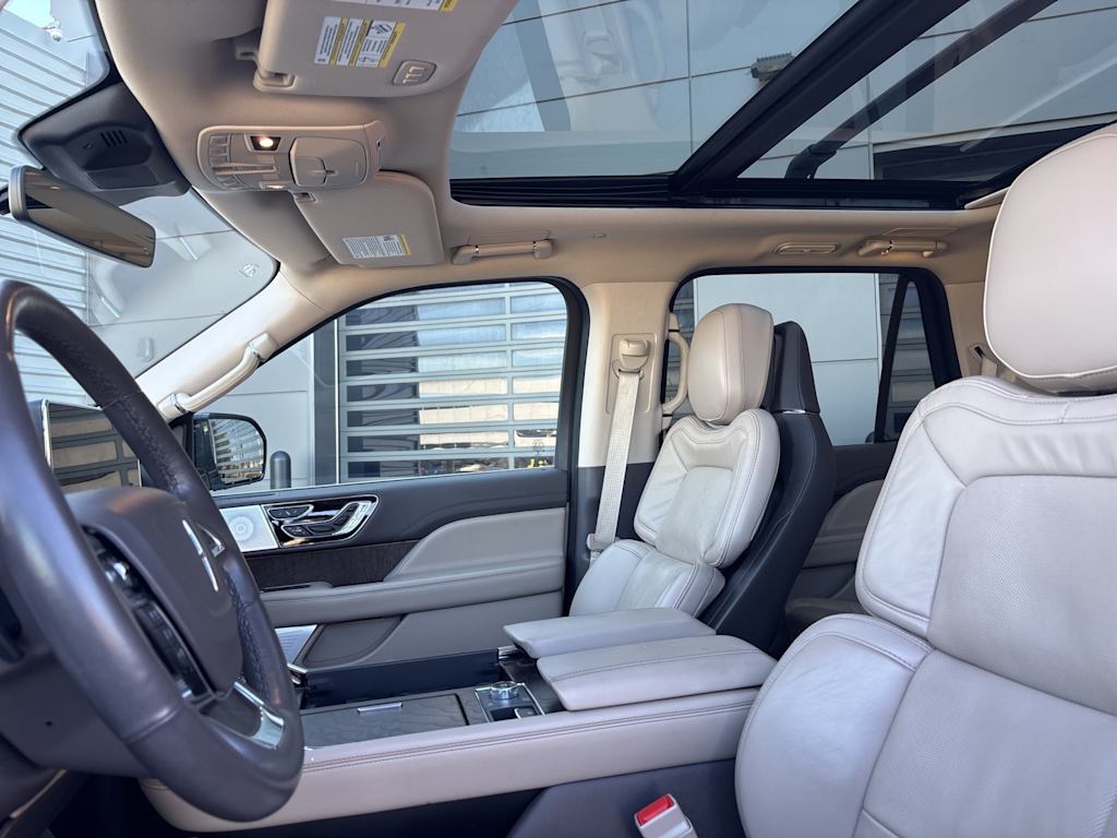 Thumbnail: 2023 Lincoln Navigator L - 11