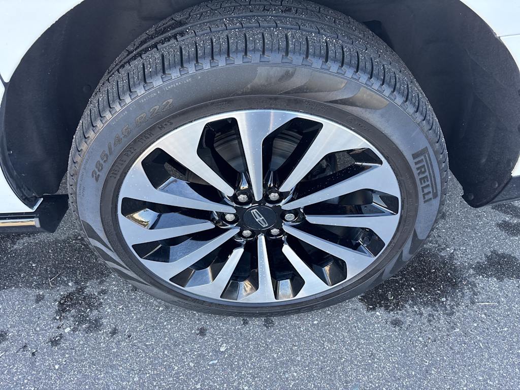 Thumbnail: 2023 Lincoln Navigator L - 21