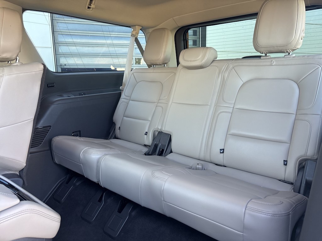 Thumbnail: 2023 Lincoln Navigator L - 24