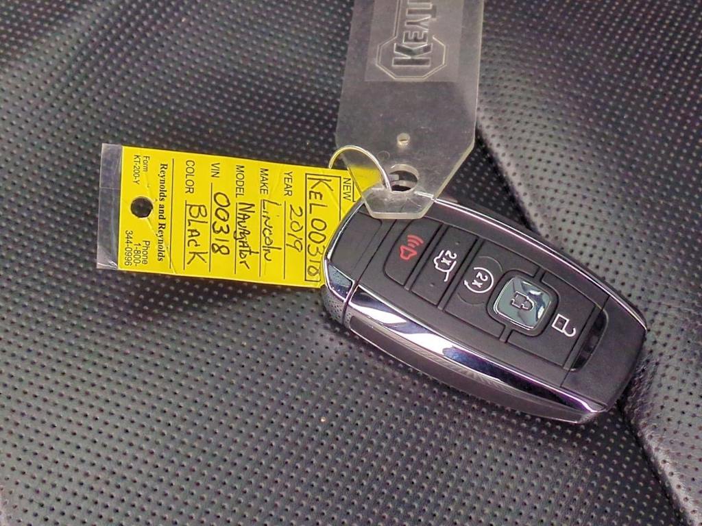 Thumbnail: 2019 Lincoln Navigator L - 18