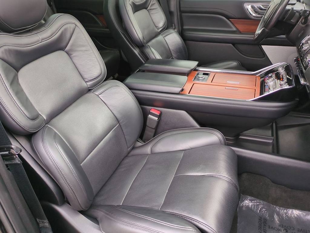 Thumbnail: 2019 Lincoln Navigator L - 30