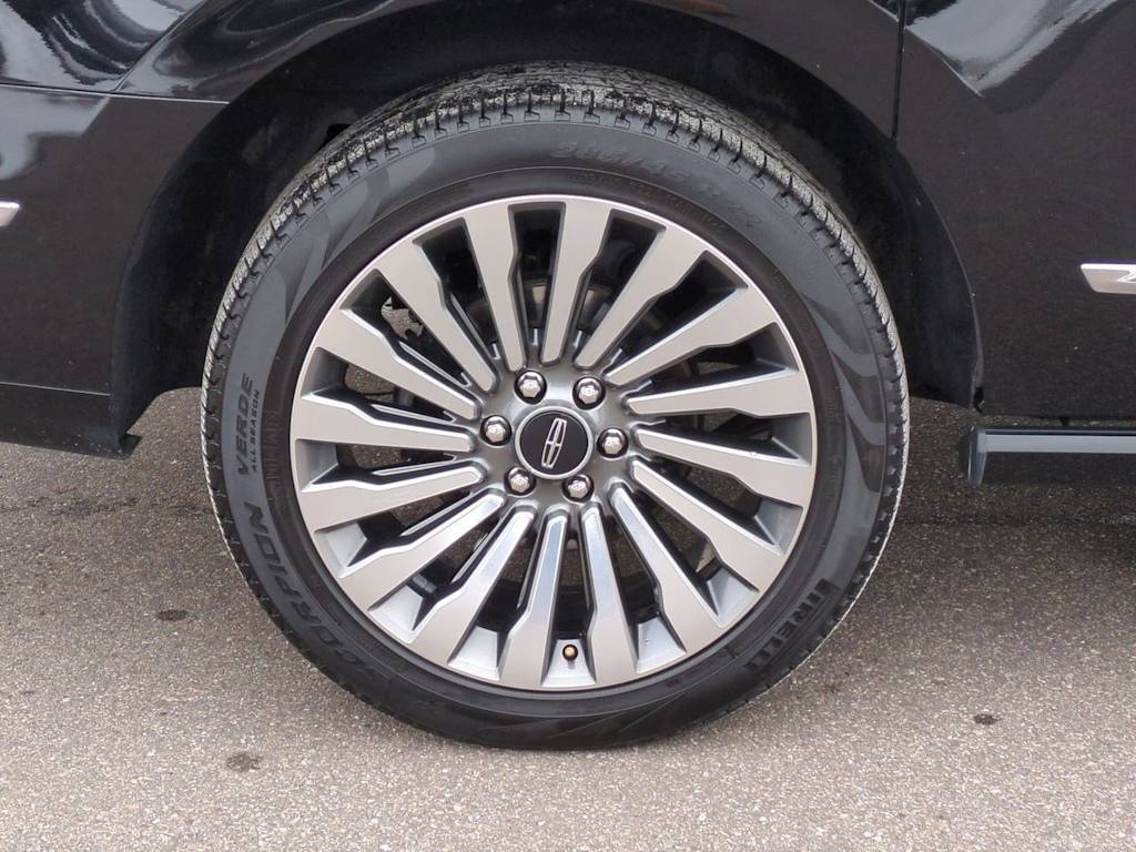 Thumbnail: 2019 Lincoln Navigator L - 25