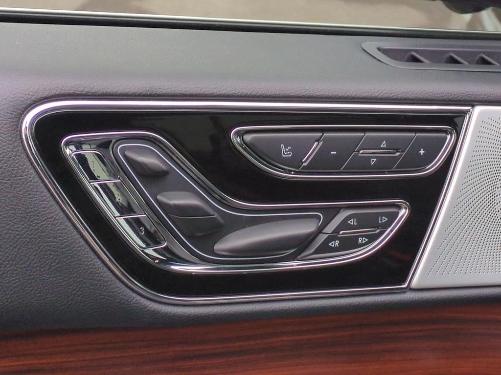 Thumbnail: 2019 Lincoln Navigator L - 26