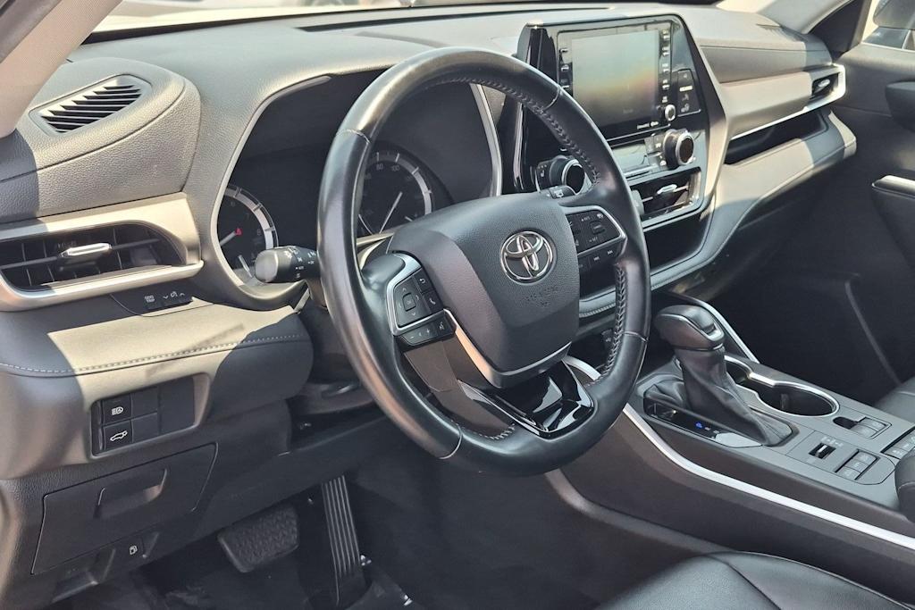 Thumbnail: 2021 Toyota Highlander - 2