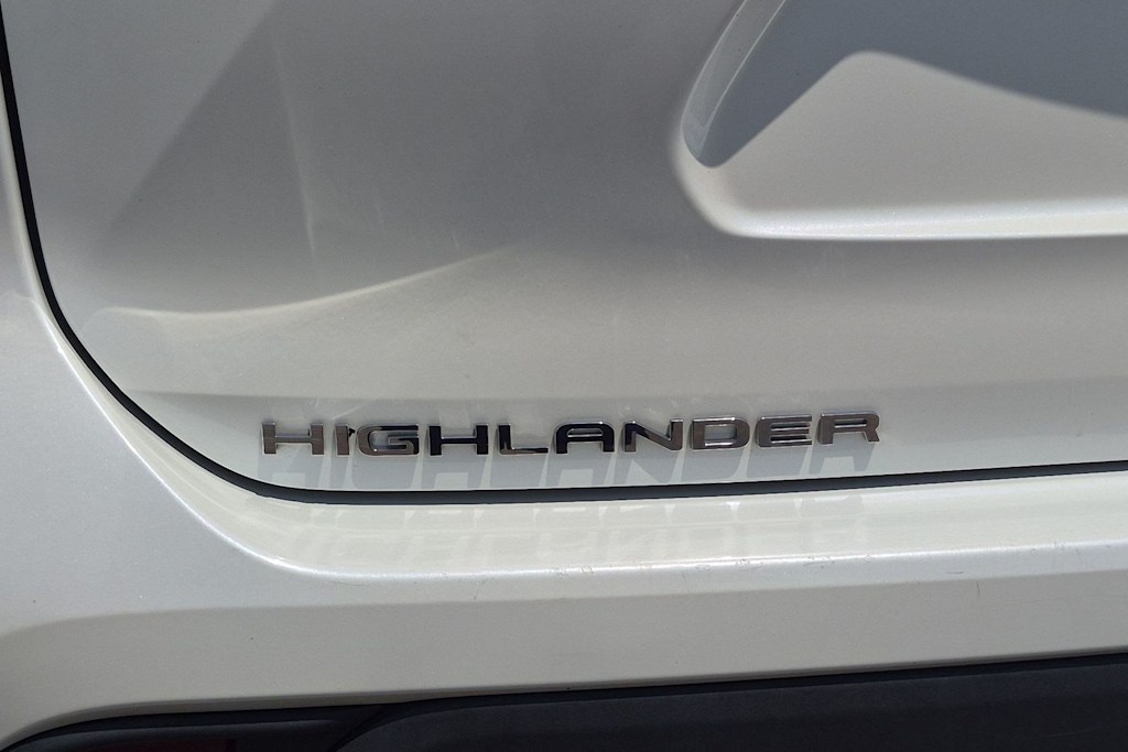 Thumbnail: 2021 Toyota Highlander - 24