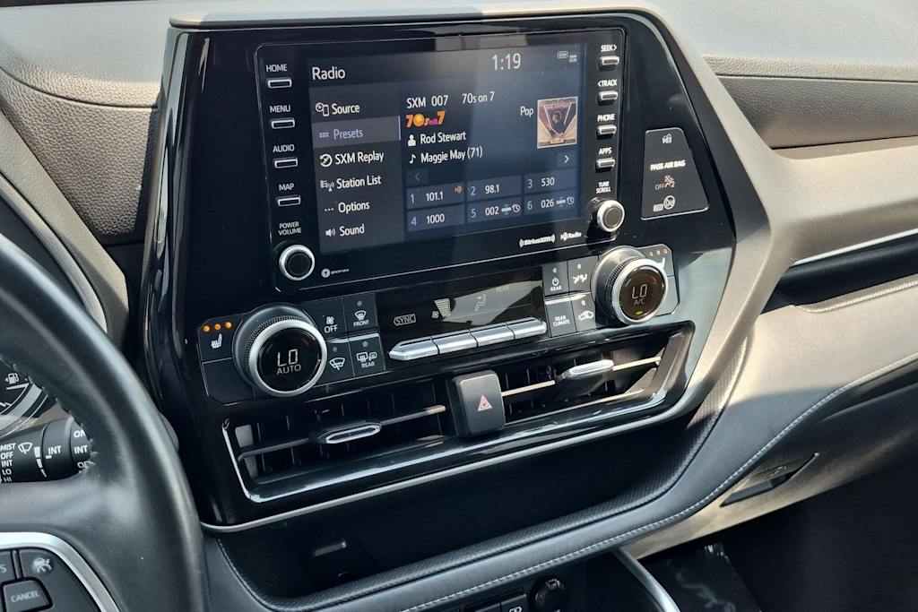 Thumbnail: 2021 Toyota Highlander - 15