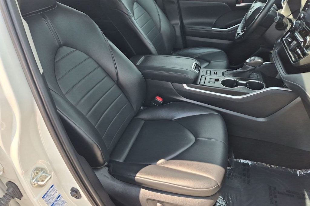 Thumbnail: 2021 Toyota Highlander - 12