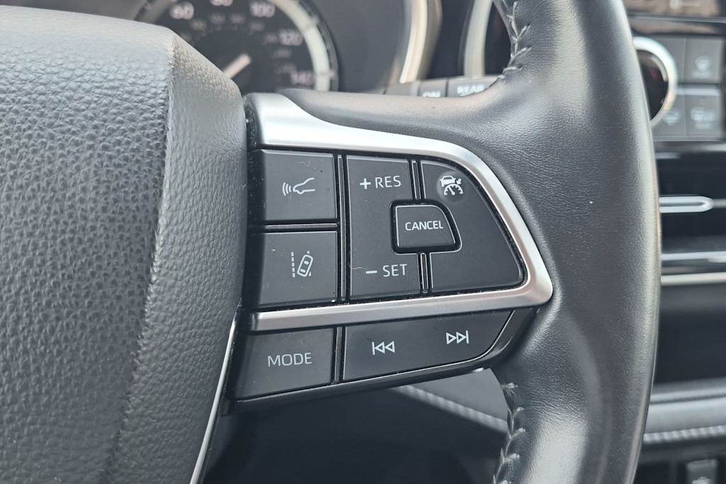 Thumbnail: 2021 Toyota Highlander - 30