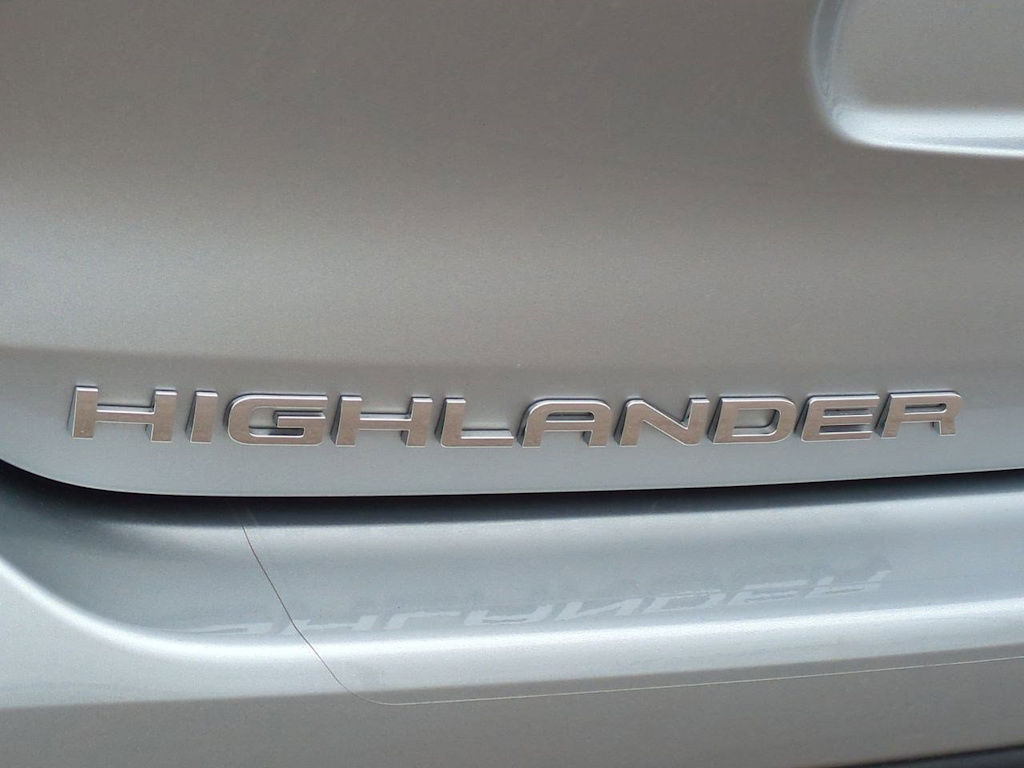 Thumbnail: 2023 Toyota Highlander - 24