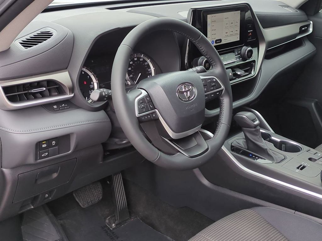 Thumbnail: 2023 Toyota Highlander - 2