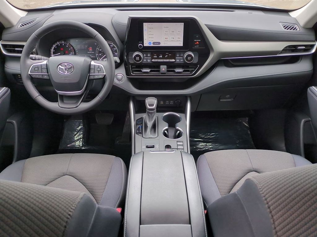 Thumbnail: 2023 Toyota Highlander - 9