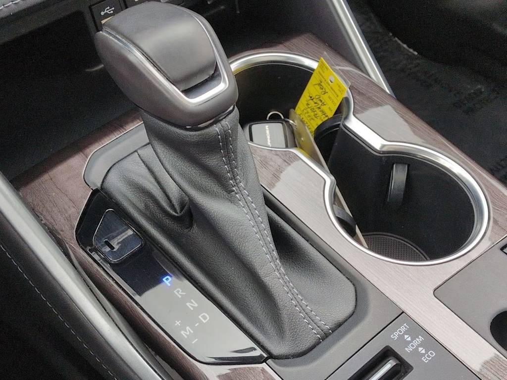 Thumbnail: 2023 Toyota Highlander - 38