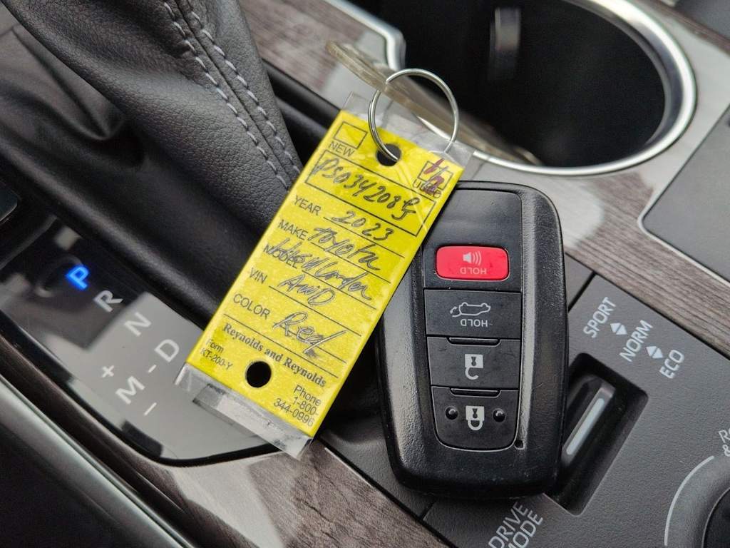 Thumbnail: 2023 Toyota Highlander - 19