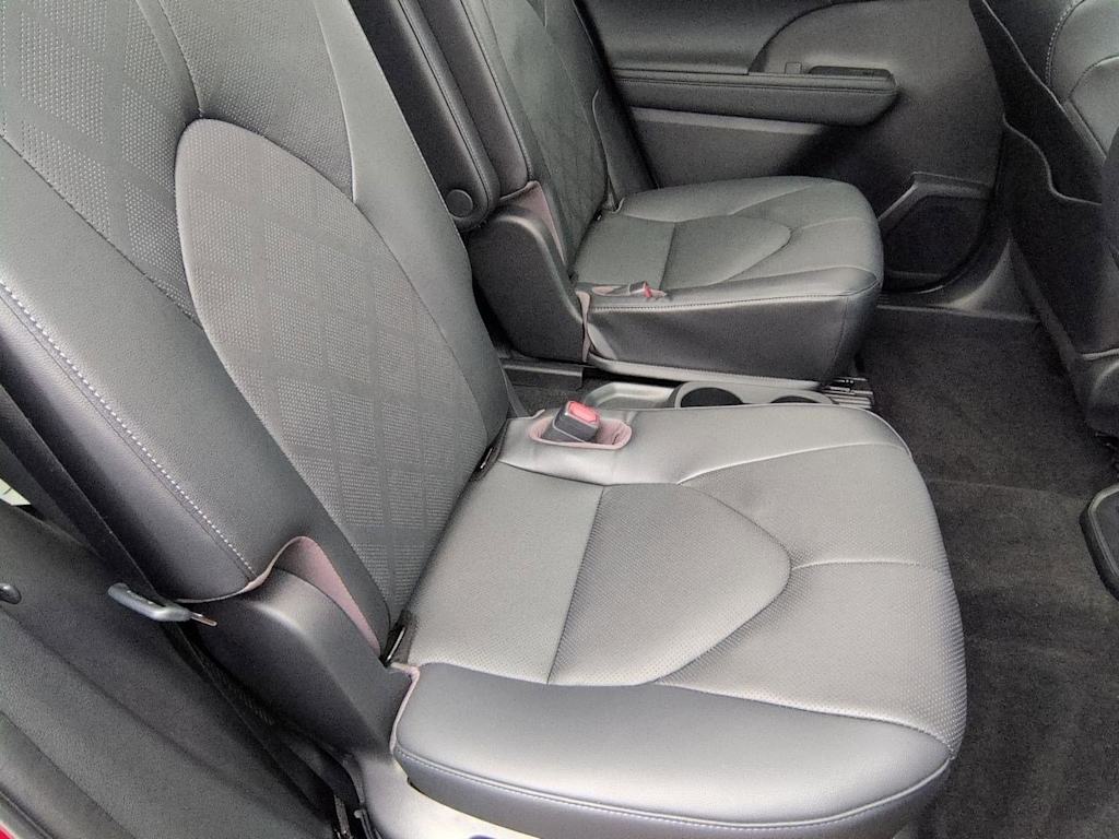 Thumbnail: 2023 Toyota Highlander - 29