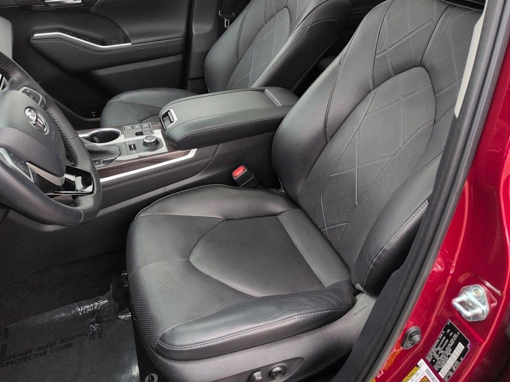 Thumbnail: 2023 Toyota Highlander - 11