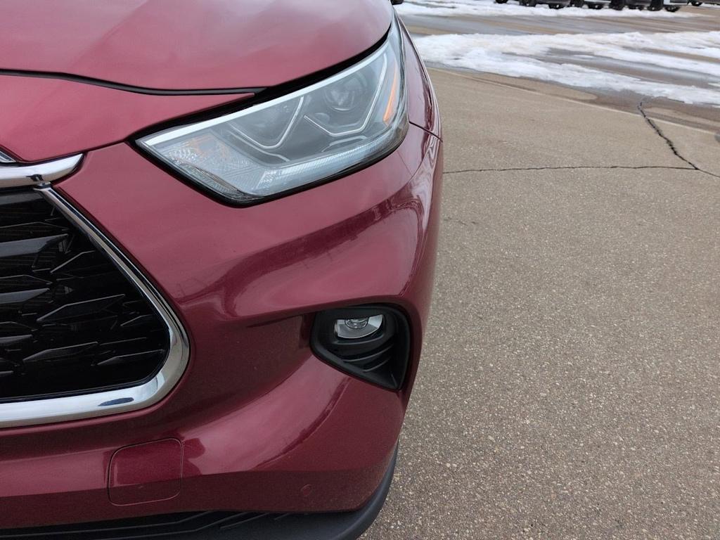 Thumbnail: 2023 Toyota Highlander - 24