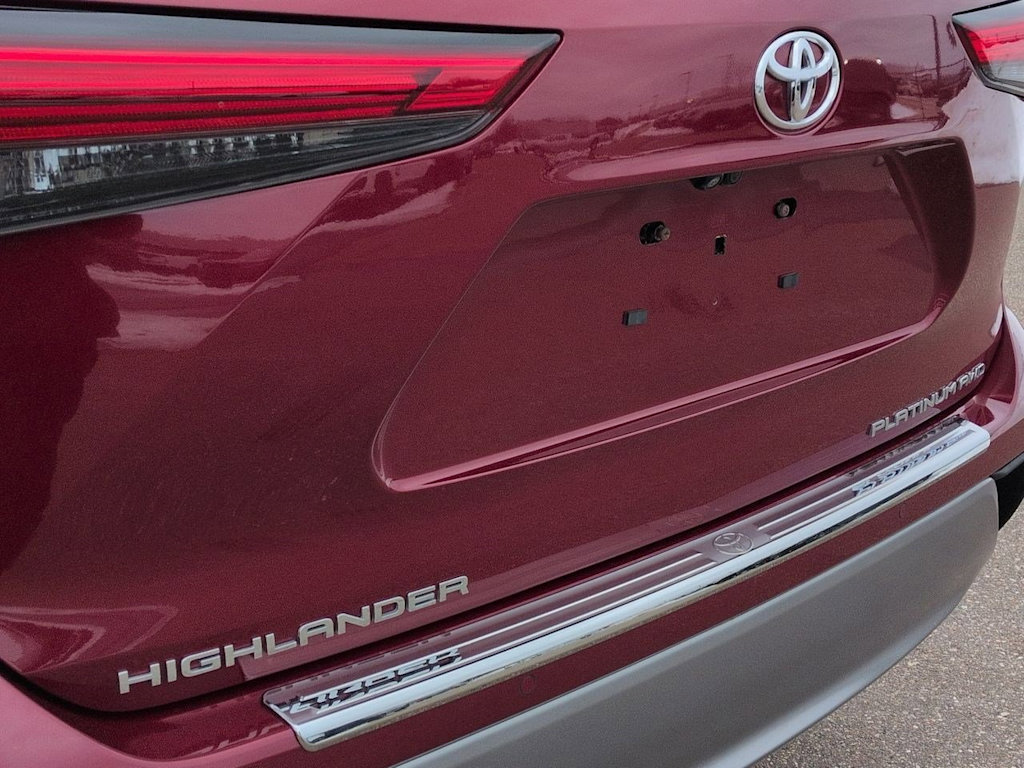 Thumbnail: 2023 Toyota Highlander - 25