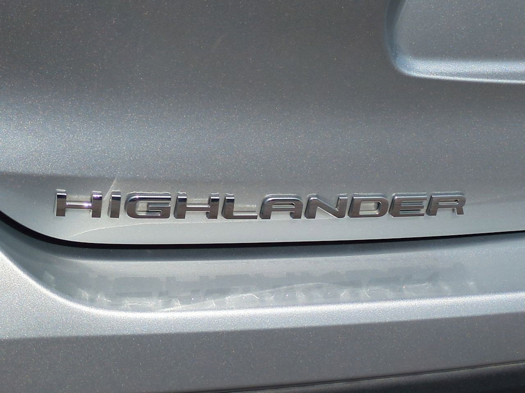 Thumbnail: 2023 Toyota Highlander - 24