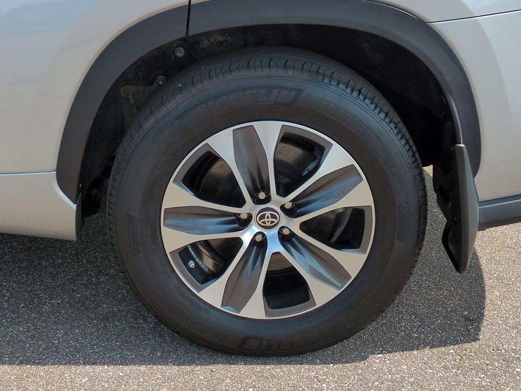 Thumbnail: 2023 Toyota Highlander - 8