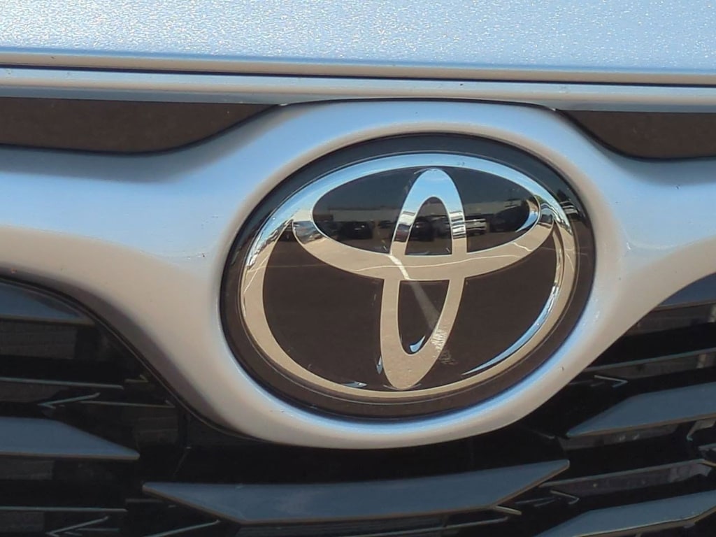 Thumbnail: 2023 Toyota Highlander - 7