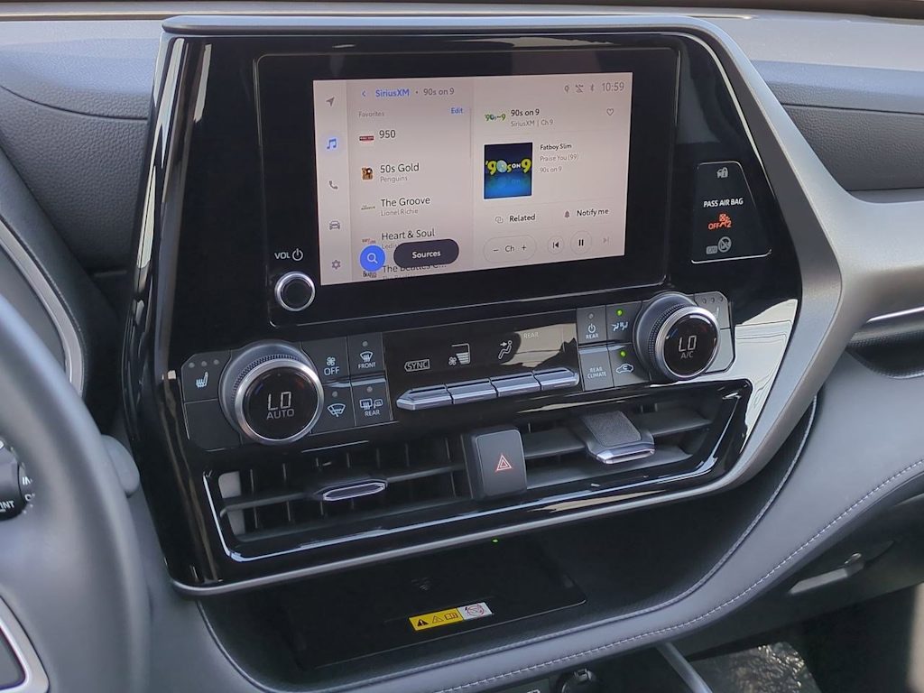 Thumbnail: 2023 Toyota Highlander - 14